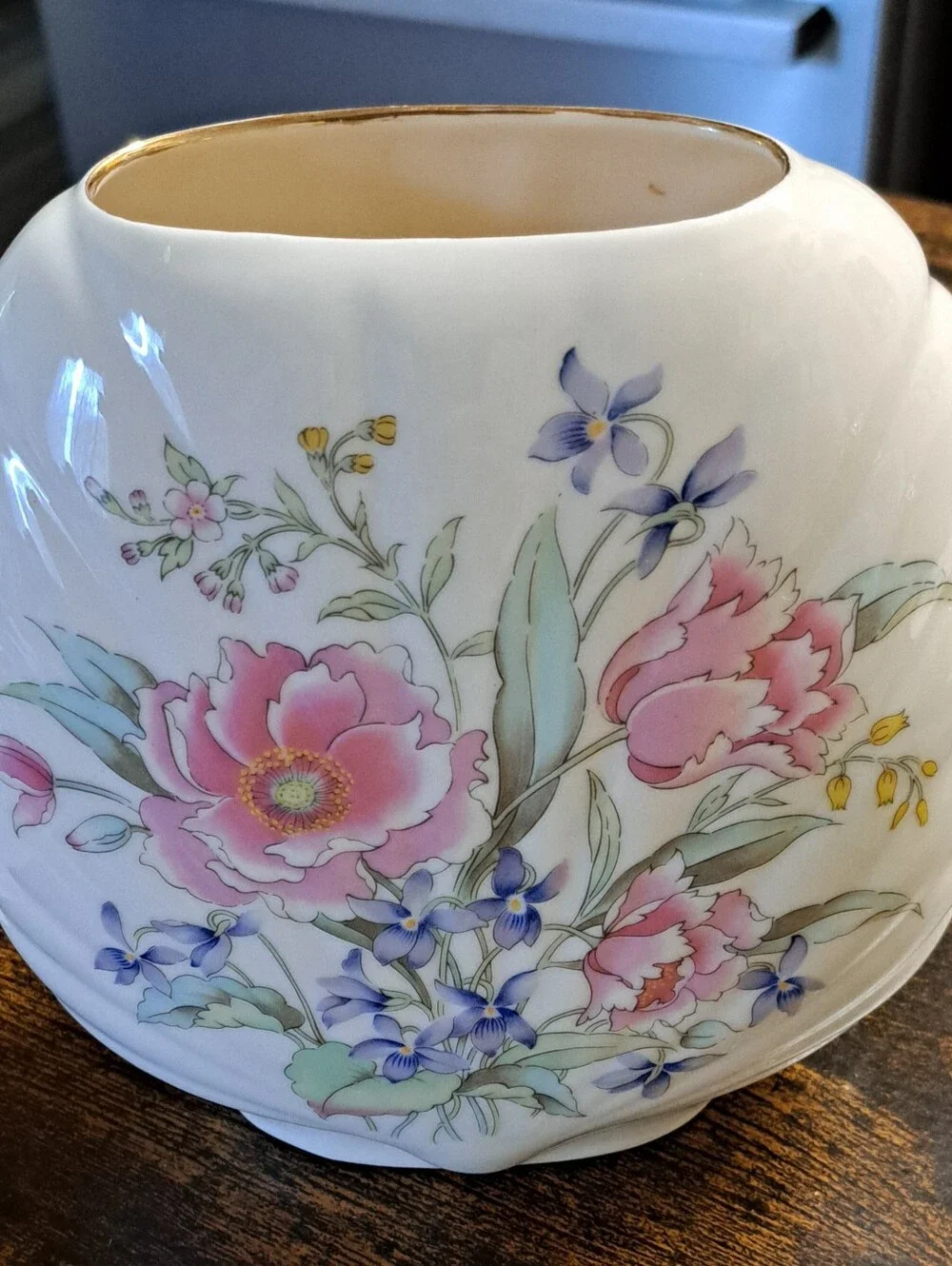 Gorgeous Vtg Vase Bouquet  Shell Gold Rim Rose Violet Fine China of Japan - Picture 2 of 9
